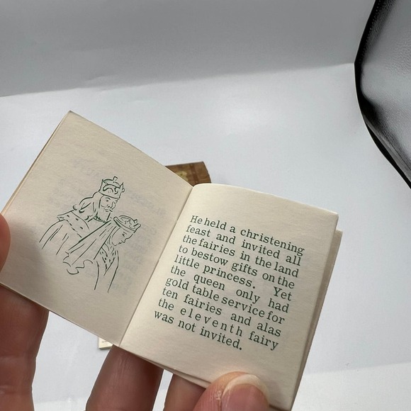 Vintage Set Treasure Box Of 8 Mini Books Hawling Publishing Co. Peoria IL 1962 - Picture 6 of 10